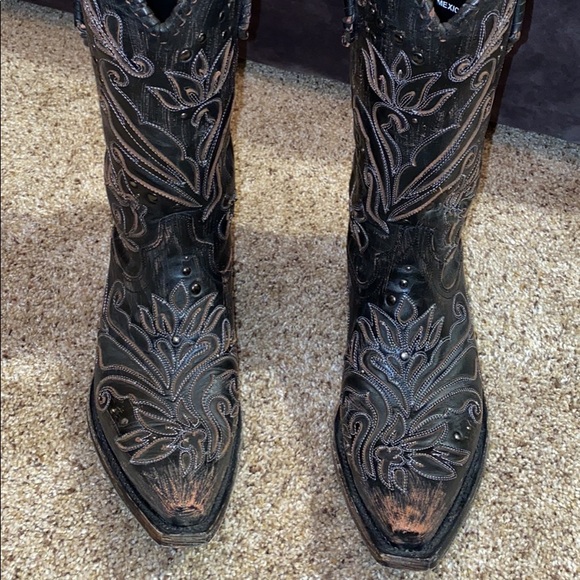 Women’s cowboy boots. - Picture 1 of 5